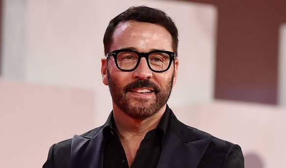 Jeremy Piven Village Voice Interview Highlights post thumbnail image